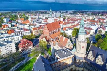 Oleśnica: 22 nowych słupów plakatowych